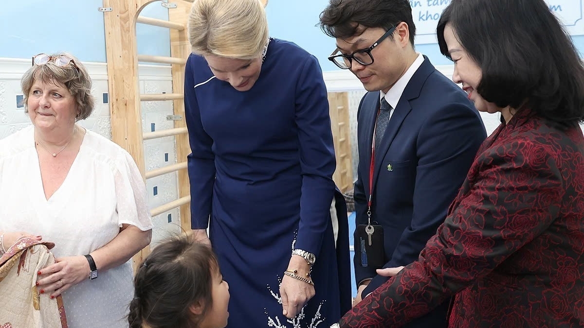 Cử chỉ nhấn mạnh tầm quan trọng của việc chăm sóc sức khỏe tâm thần cho trẻ em từ Hoàng hậu Bỉ Mathilde