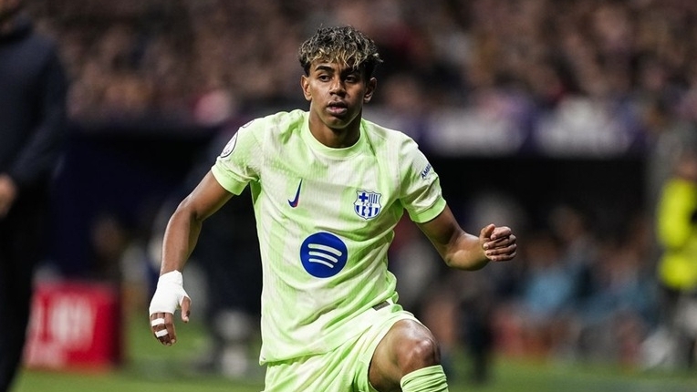 Tập tễnh rời sân, Lamine Yamal khiến người hâm mộ Barcelona lo lắng