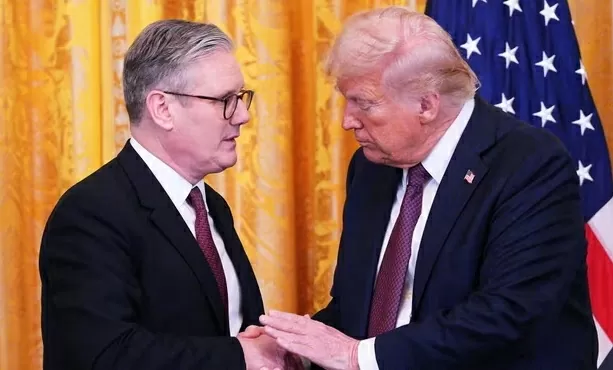 Chịu mức thuế suất thấp nhất trong 'cơn địa chấn' của Tổng thống Trump, nghệ thuật 'tấn công quyến rũ' của Thủ tướng Anh có hiệu quả? Chịu mức thuế suất thấp nhất trong 'cơn địa chấn' của Tổng thống Trump, nghệ thuật 'tấn công quyến rũ' của Thủ tướng Anh có hiệu quả?