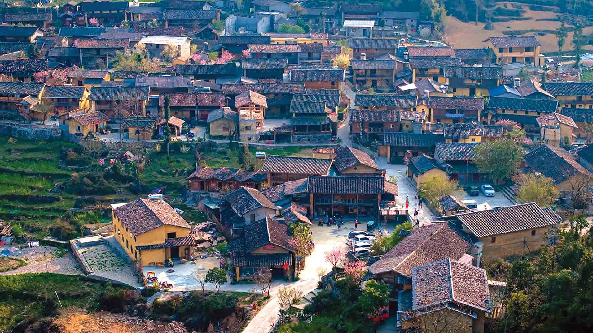 Làng cổ tích dưới chân cột cờ Lũng Cú