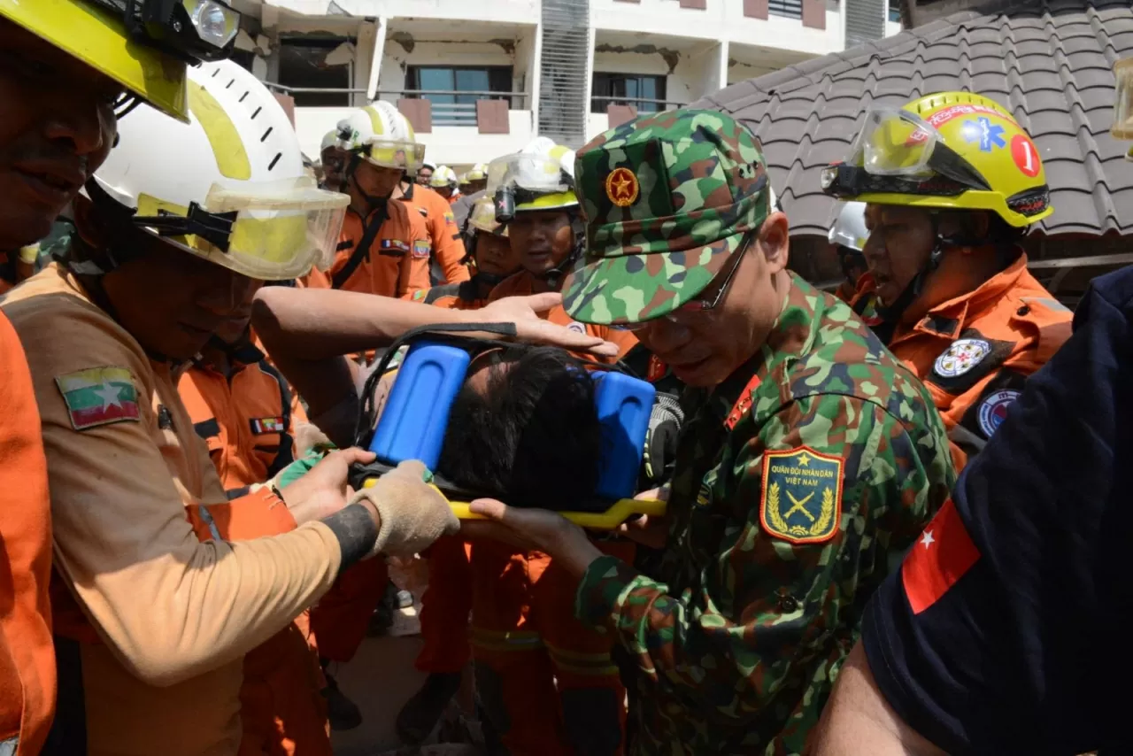 Tình hình 'ngàn cân treo sợi tóc' của nạn nhân động đất Myanmar và hành trình giải cứu kỳ diệu của Quân đội nhân dân Việt Nam Tình hình 'ngàn cân treo sợi tóc' của nạn nhân động đất Myanmar và hành trình giải cứu kỳ diệu của Quân đội nhân dân Việt Nam