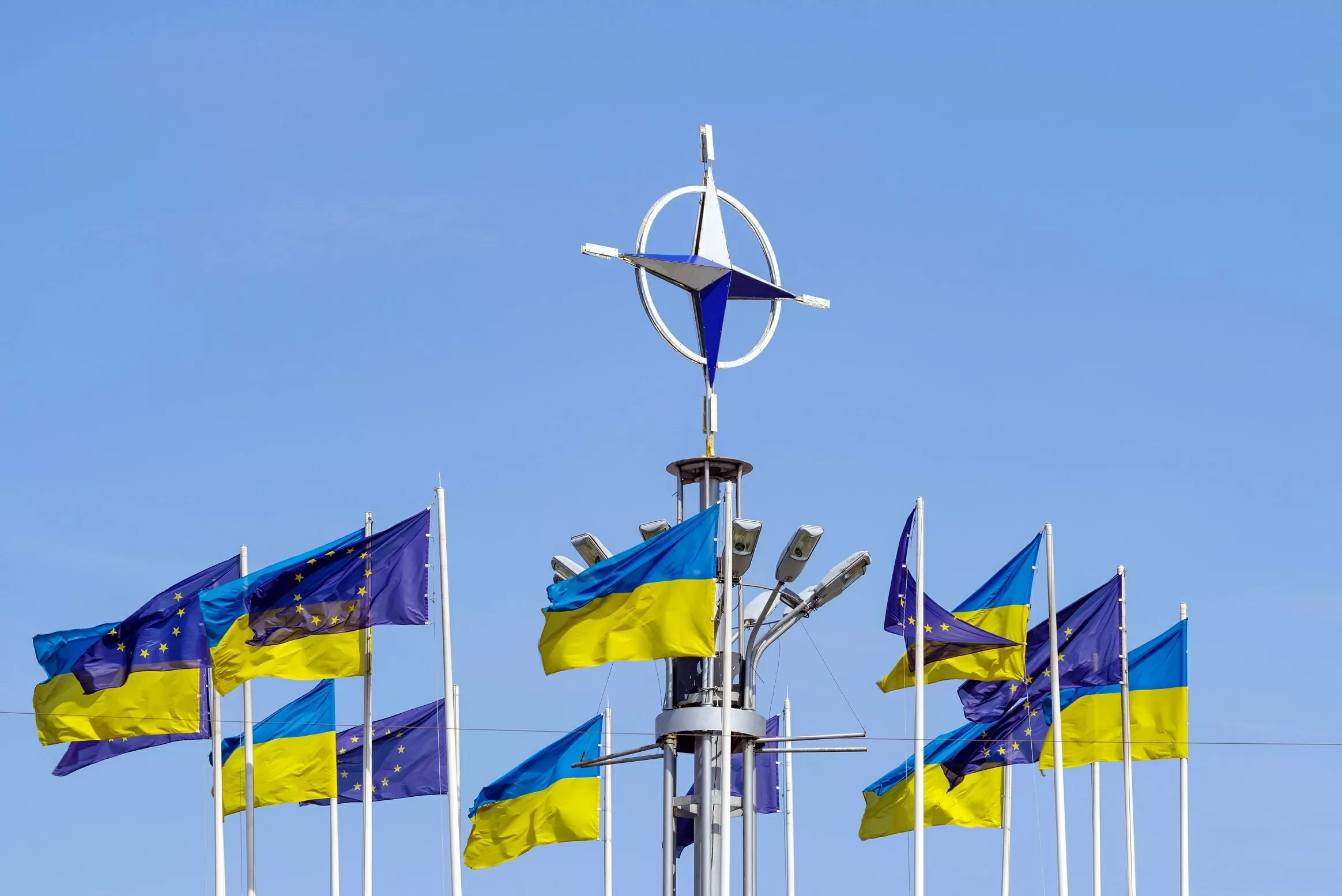 EU tính kế sách đưa NATO vào nhiệm vụ gìn giữ hòa bình ở Ukraine EU tính kế sách đưa NATO vào nhiệm vụ gìn giữ hòa bình ở Ukraine