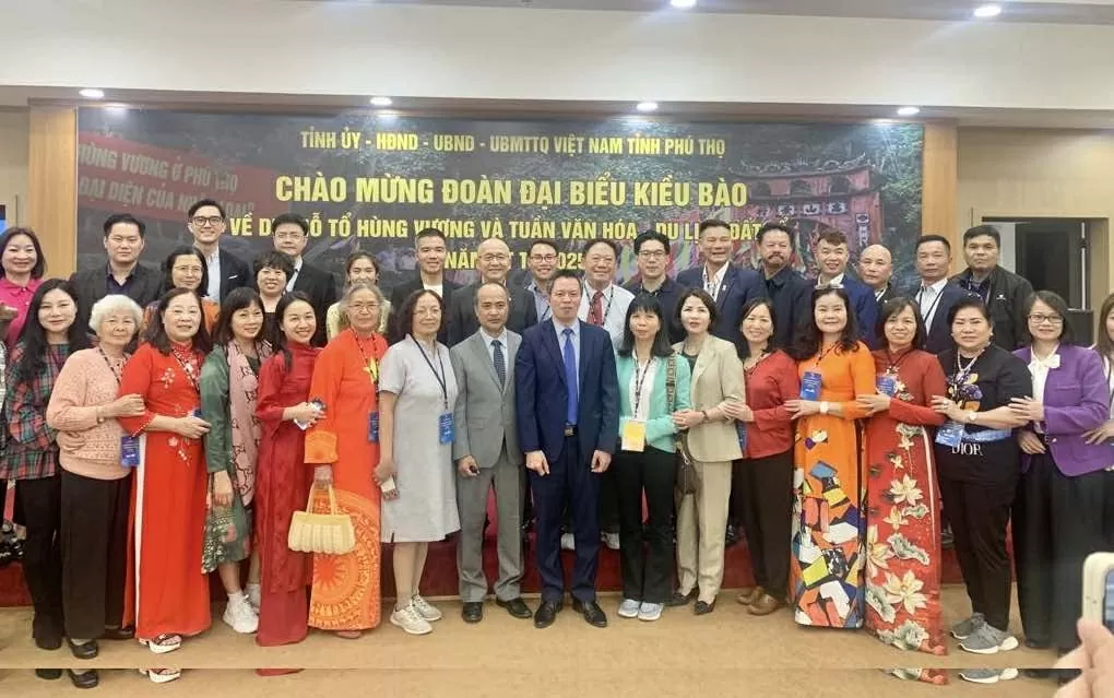 Đoàn kiều bào dâng hương Giỗ tổ Hùng Vương, thu hút nguồn lực phát triển kinh tế-xã hội tỉnh Phú Thọ Đoàn kiều bào dâng hương Giỗ tổ Hùng Vương, thu hút nguồn lực phát triển kinh tế-xã hội tỉnh Phú Thọ