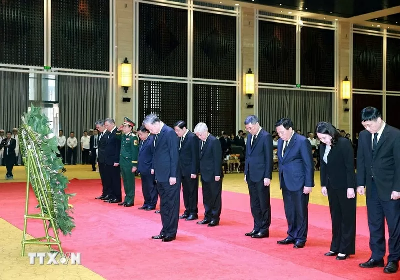 Tổng Bí thư Tô Lâm viếng đồng chí Khamtay Siphandone Tổng Bí thư Tô Lâm viếng đồng chí Khamtay Siphandone