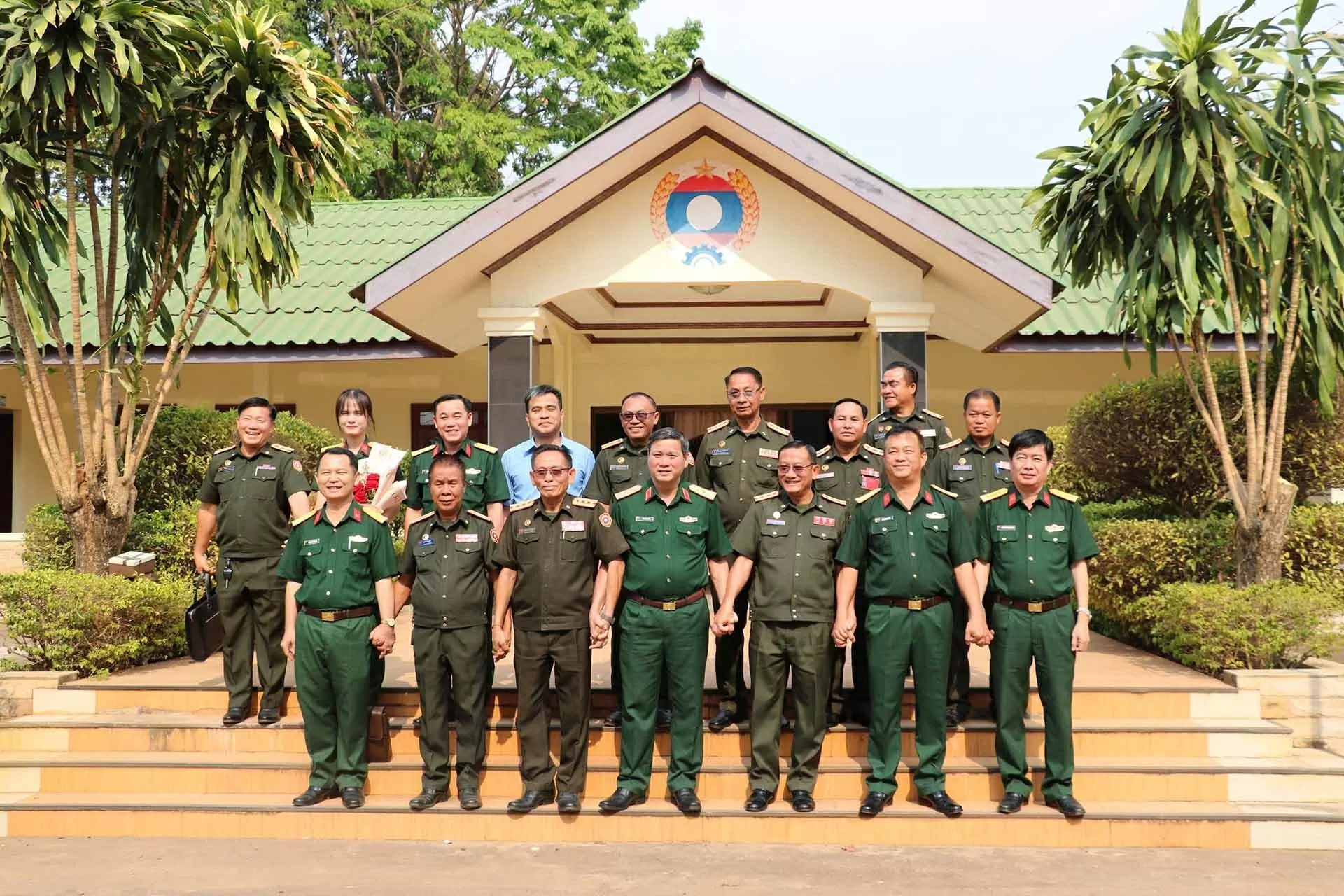 Tư lệnh Quân khu 5 chúc Tết Bunpimay tại Lào Tư lệnh Quân khu 5 chúc Tết Bunpimay tại Lào