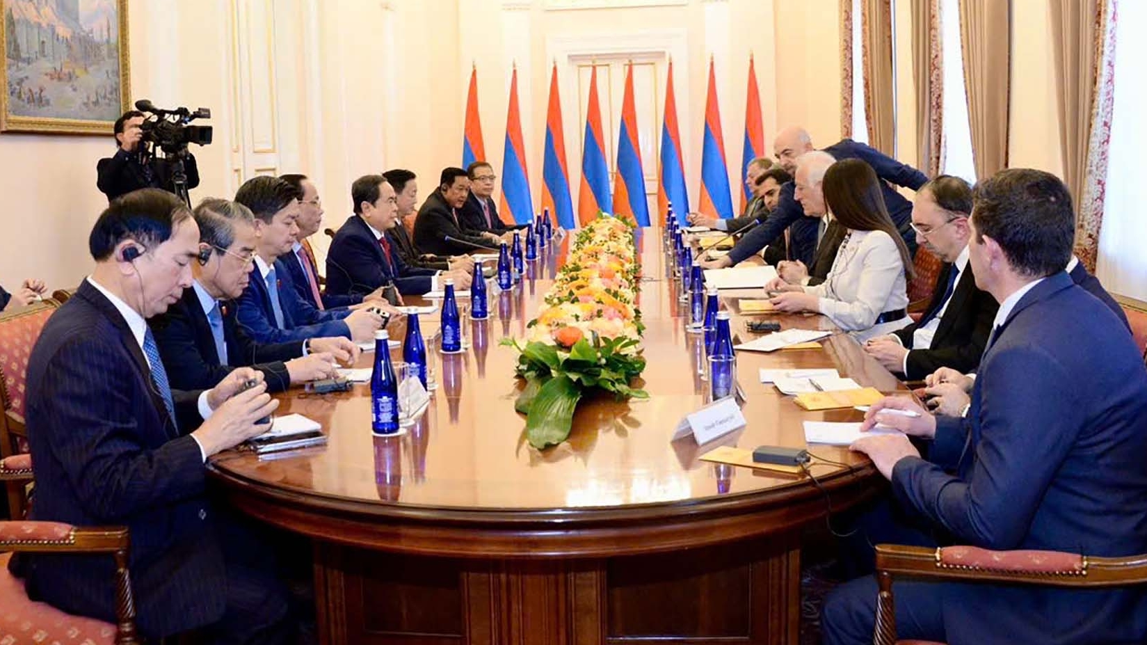 Việt Nam luôn coi trọng quan hệ hữu nghị truyền thống và hợp tác nhiều mặt với Armenia