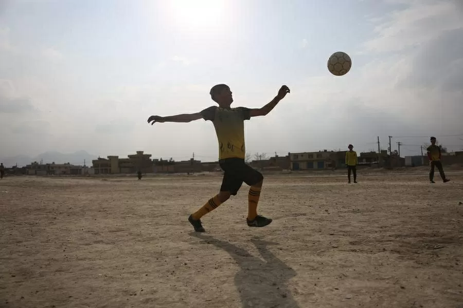Thanh thiếu niên Afghanistan theo đuổi ước mơ bóng đá vì tương lai của đất nước Thanh thiếu niên Afghanistan theo đuổi ước mơ bóng đá vì tương lai của đất nước