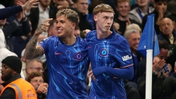 Cole Palmer vượt Bruno Fernandes trong ngày giải cơn khát kiến tạo