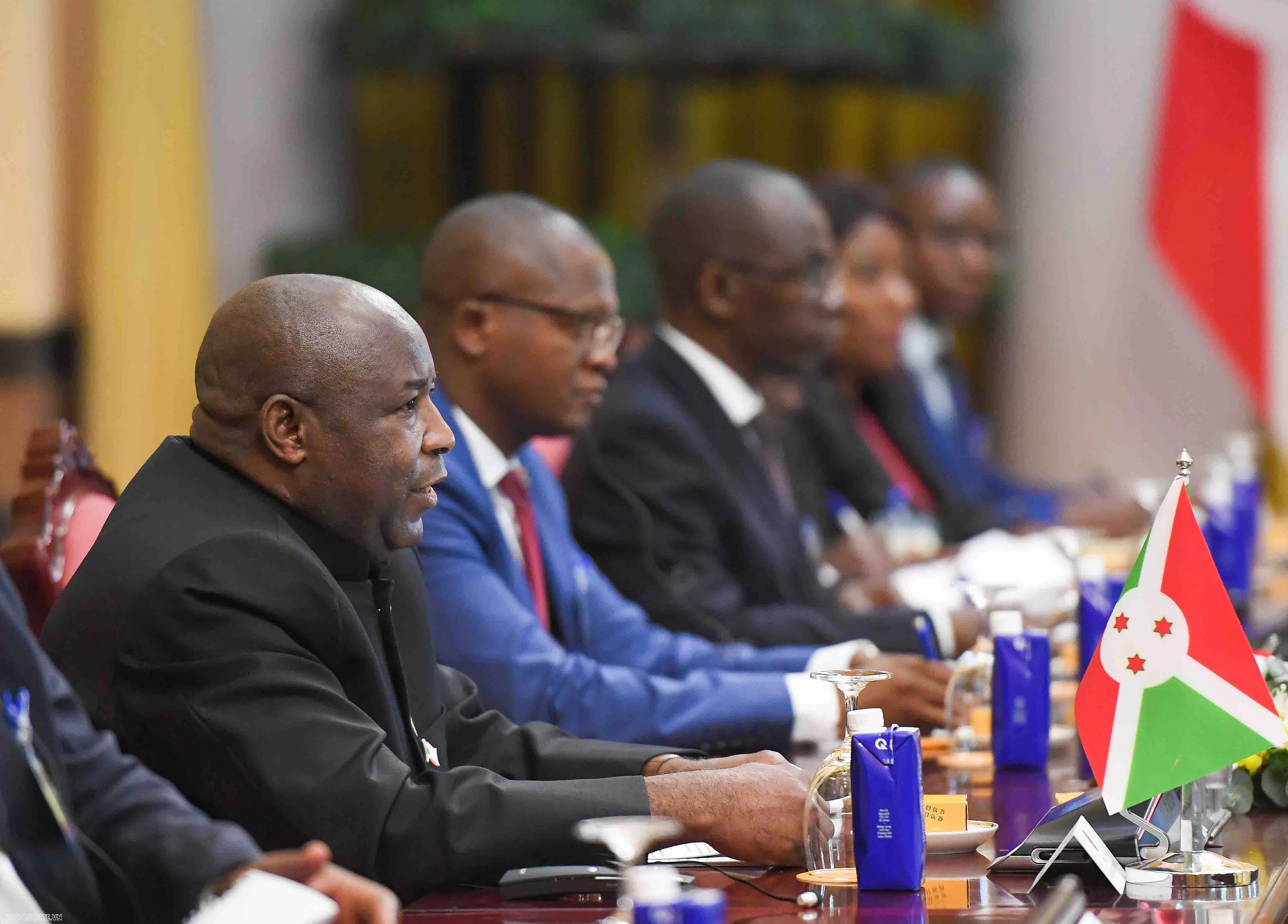 Chủ tịch nước Lương Cường chủ trì lễ đón chính thức Tổng thống Burundi Chủ tịch nước Lương Cường chủ trì lễ đón chính thức Tổng thống Burundi