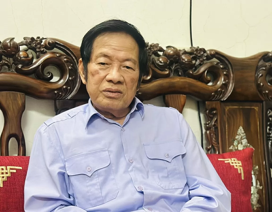 Câu chuyện mộc mạc, xúc động giữa nguyên Chủ tịch Đảng, Chủ tịch nước Lào Khamtay Siphandone với quân tình nguyện Việt Nam