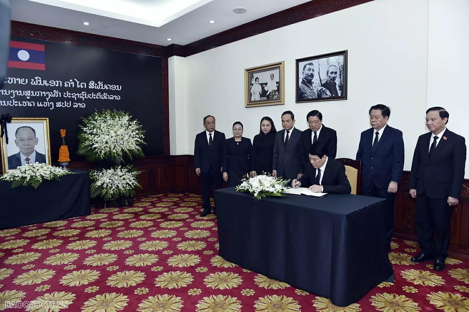 Lãnh đạo cấp cao Việt Nam viếng và ghi sổ tang tưởng niệm đồng chí Khamtay Siphandone Lãnh đạo Việt Nam viếng và ghi sổ tang tưởng niệm đồng chí Khamtay Siphandone tại Hà Nội