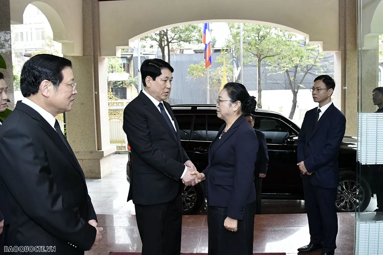 Lãnh đạo cấp cao Việt Nam viếng và ghi sổ tang tưởng niệm đồng chí Khamtay Siphandone Lãnh đạo cấp cao Việt Nam viếng và ghi sổ tang tưởng niệm đồng chí Khamtay Siphandone