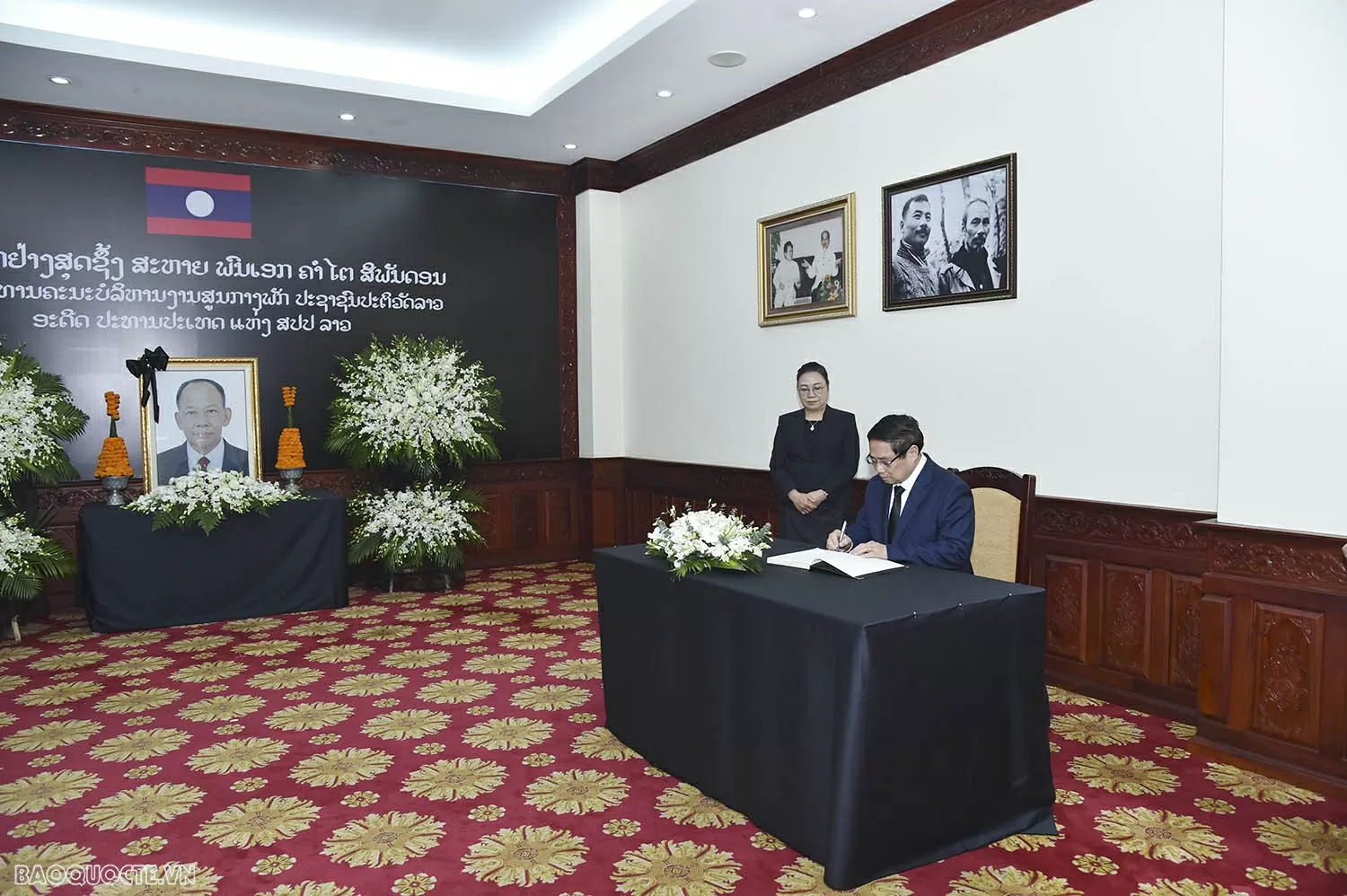 Lãnh đạo cấp cao Việt Nam viếng và ghi sổ tang tưởng niệm đồng chí Khamtay Siphandone Lãnh đạo Việt Nam viếng và ghi sổ tang tưởng niệm đồng chí Khamtay Siphandone tại Hà Nội