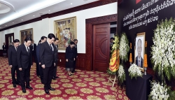 Lãnh đạo Việt Nam viếng và ghi sổ tang tưởng niệm đồng chí Khamtay Siphandone tại Hà Nội