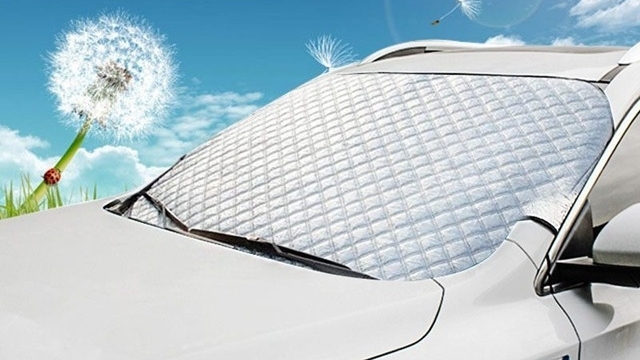 Những vật dụng hữu ích nên có trên ô tô trong mùa Hè