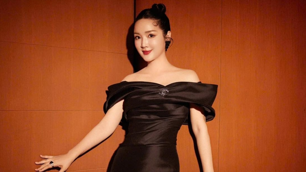 Hoa hậu Giáng My khoe nhan sắc mặn mà, trẻ trung trong bộ ảnh mới