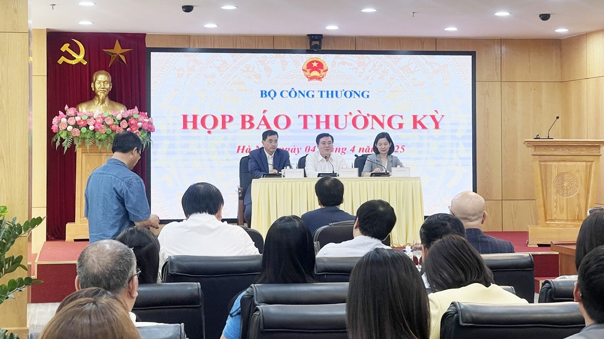 Thứ trưởng Bộ Công Thương: Ứng phó với thuế quan, chưa vội bàn tới câu chuyện điều chỉnh mục tiêu tăng trưởng xuất khẩu