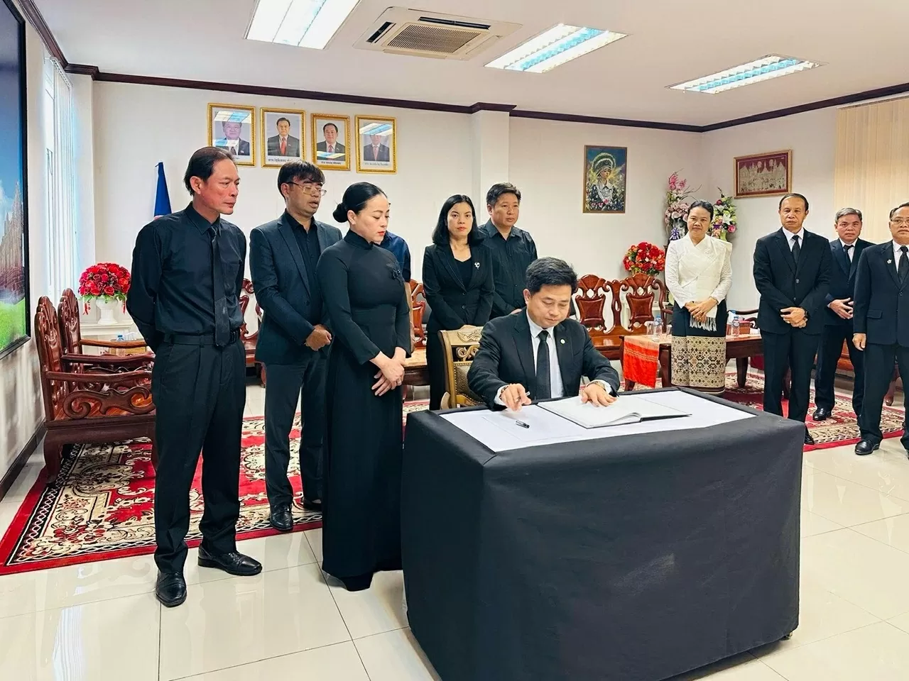 Tổng lãnh sự quán Việt Nam tại Khon Kaen, Thái Lan viếng đồng chí Khamtay Siphandone Tổng lãnh sự quán Việt Nam tại Khon Kaen, Thái Lan viếng đồng chí Khamtay Siphandone