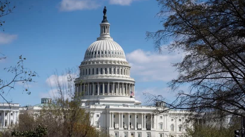 Thượng viện Mỹ thông qua kế hoạch giảm thuế của Tổng thống Trump sau phiên họp xuyên đêm