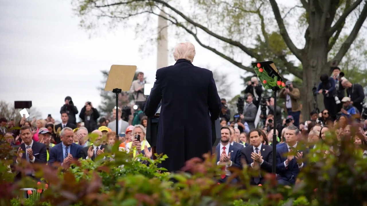 Ảnh ấn tượng: Tổng thống Donald Trump công bố chính sách thuế quan dậy sóng toàn cầu, Hàn Quốc chuẩn bị một cuộc bầu cử bất thường