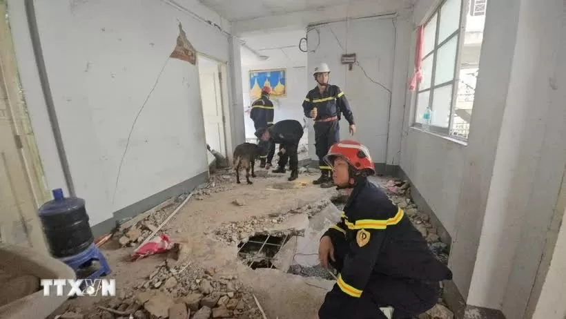 Bài 2: Hình ảnh đẹp của Công an nhân dân Việt Nam - Cứu người dân nước bạn như cứu người thân của mình