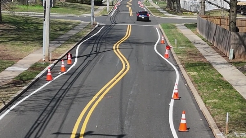 Mỹ: Phòng tránh tai nạn giao thông, thị trấn nhỏ vạch kẻ đường hình lượn sóng