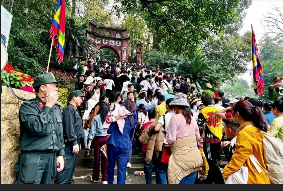 undefined Hàng triệu đồng bào và du khách hành hương về Đền Hùng trước ngày Giỗ Tổ Hùng Vương