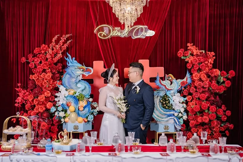 Không gian tiệc cưới sang trọng do Cưới hỏi trọn gói Ngọc Huyền thực hiện là minh chứng rõ ràng cho xu hướng này. Không gian tiệc cưới sang trọng do Cưới hỏi trọn gói Ngọc Huyền thực hiện là minh chứng rõ ràng cho xu hướng này.