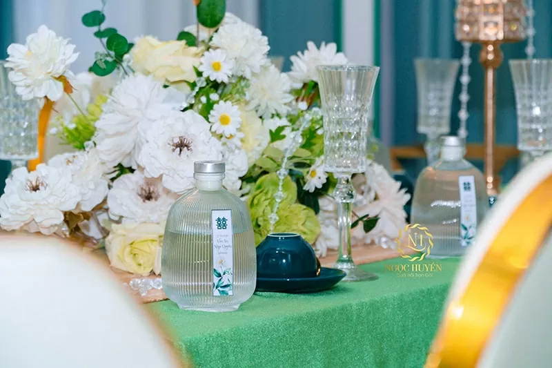 Trang trí cưới thân thiện với môi trường, sử dụng vật liệu có thể tái chế và tiết kiệm tài nguyên. Trang trí cưới thân thiện với môi trường, sử dụng vật liệu có thể tái chế và tiết kiệm tài nguyên.