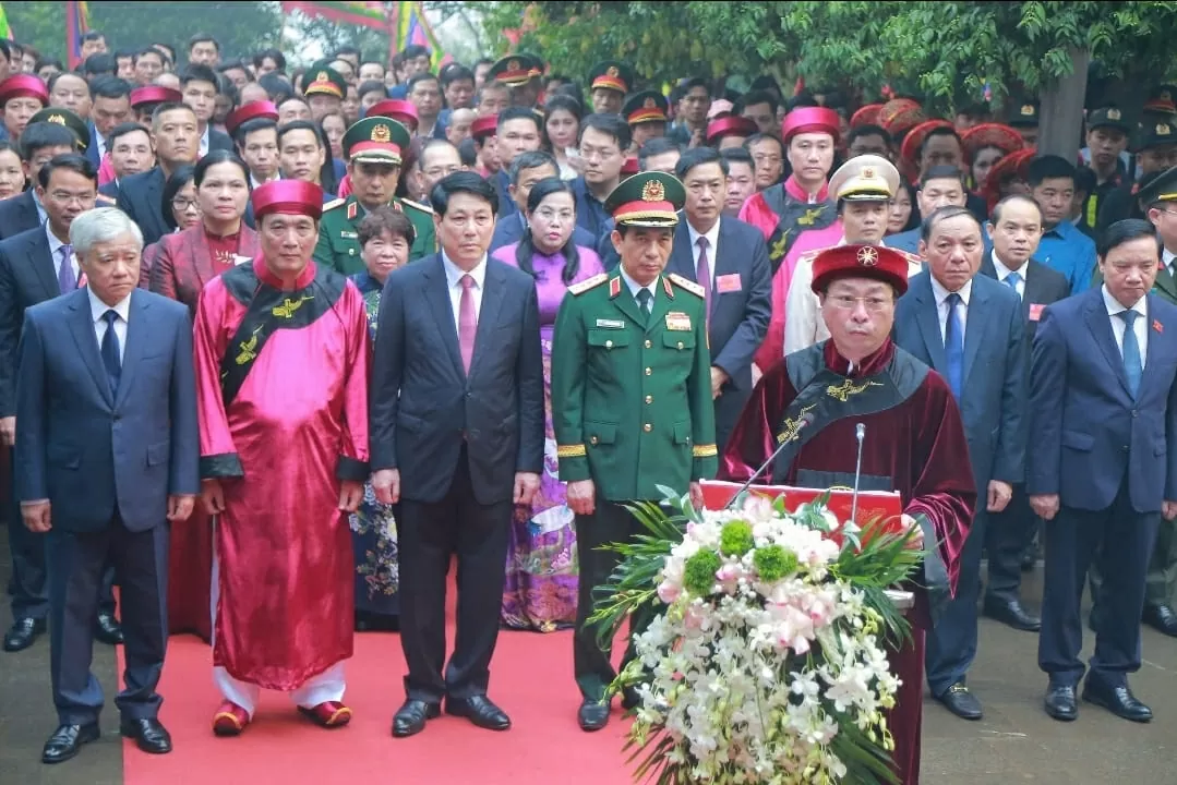 undefined Chủ tịch nước Lương Cường dâng hương Giỗ Tổ Hùng Vương năm 2025