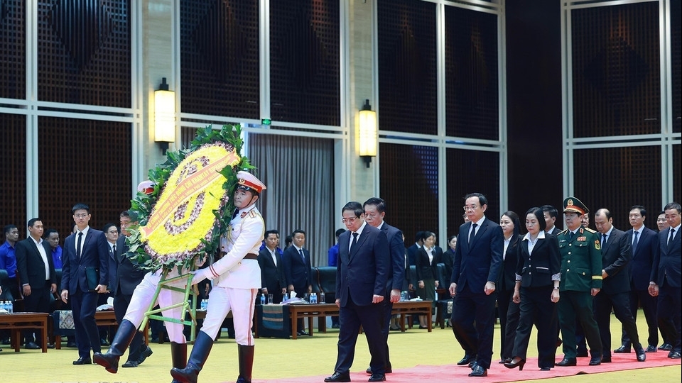 Thủ tướng Phạm Minh Chính viếng nguyên Chủ tịch Đảng NDCM Lào, nguyên Chủ tịch nước Lào Khamtay Siphandone