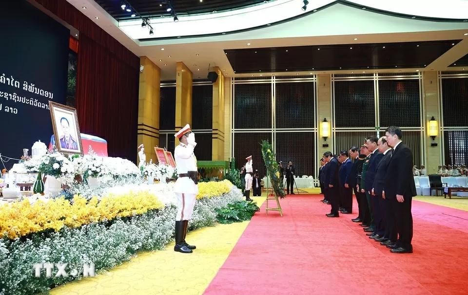 Thủ tướng Phạm Minh Chính viếng nguyên Chủ tịch Đảng NDCM Lào, nguyên Chủ tịch nước Lào Khamtay Siphandone