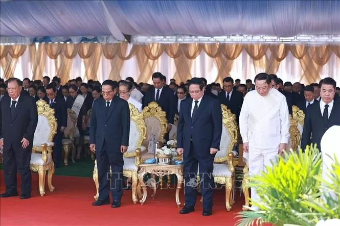 Thủ tướng Phạm Minh Chính mặc niệm nguyên Chủ tịch Đảng Nhân dân Cách mạng Lào, nguyên Chủ tịch nước Lào Khamtay Siphandone. (Nguồn: TTXVN) Thủ tướng Phạm Minh Chính mặc niệm nguyên Chủ tịch Đảng Nhân dân Cách mạng Lào, nguyên Chủ tịch nước Lào Khamtay Siphandone. (Nguồn: TTXVN)