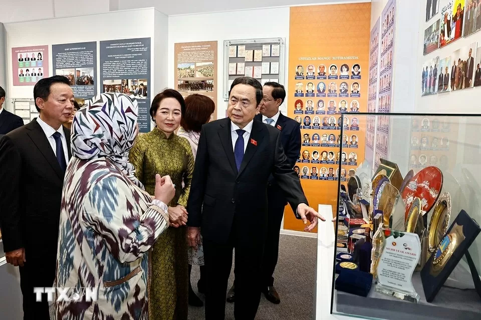 Chủ tịch Quốc hội Trần Thanh Mẫn và Phu nhân thăm Đại học Phương Đông Tashkent Chủ tịch Quốc hội Trần Thanh Mẫn và Phu nhân thăm Đại học Phương Đông Tashkent