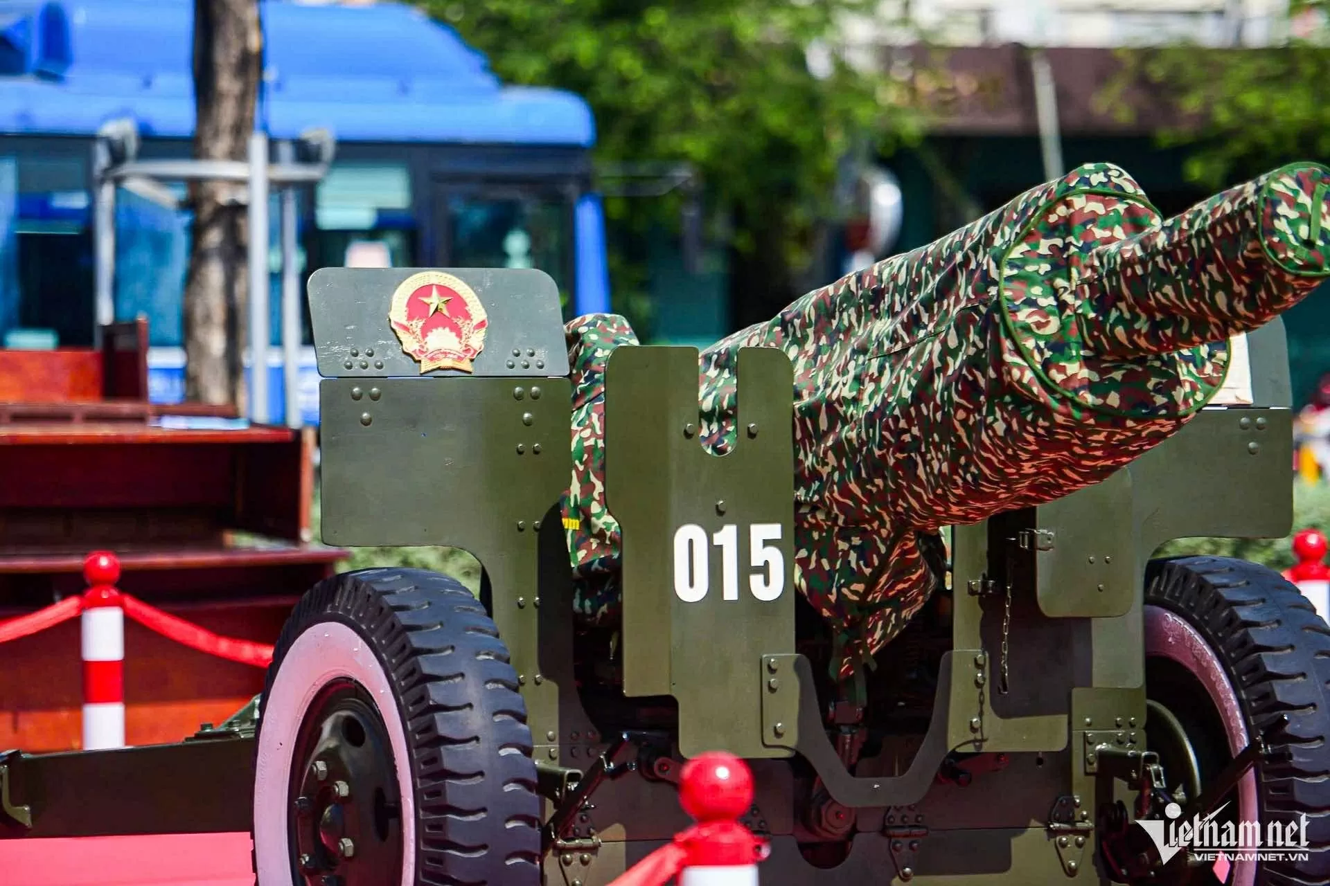 Dàn đại bác sẵn sàng đón đại lễ 30/4 tại bến Bạch Đằng Ngắm dàn đại bác sẵn sàng đón đại lễ 50 năm Ngày Thống nhất đất nước tại bến Bạch Đằng