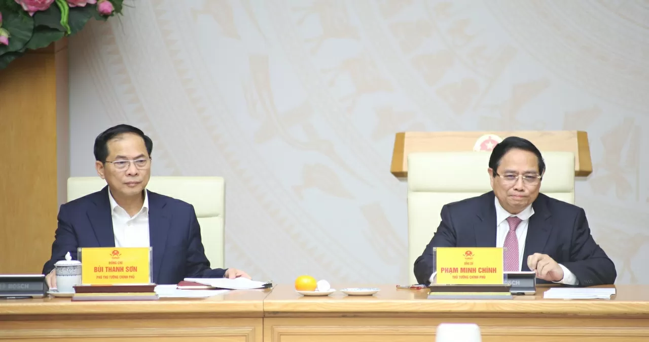 Thủ tướng Phạm Minh và Phó Thủ tướng Bùi Thanh Sơn lắng nghe ý kiến của hiệp hội, doanh nghiệp và cơ quan đại diện Việt Nam ở nước ngoài. (Ảnh: Thành Long) Thủ tướng Phạm Minh và Phó Thủ tướng Bùi Thanh Sơn lắng nghe ý kiến của hiệp hội, doanh nghiệp và cơ quan đại diện Việt Nam ở nước ngoài. (Ảnh: Thành Long)