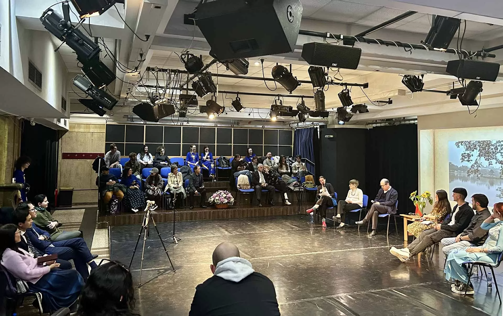 Tọa đàm và triển lãm ảnh tại Đại học Tổng hợp Sofia nhân kỷ niệm 75 năm quan hệ ngoại giao Việt Nam-Bulgaria