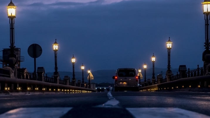 Những mẹo đơn giản giúp lái xe ô tô an toàn hơn khi trời tối