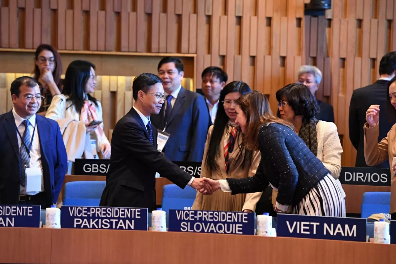 Thứ trưởng Ngoại giao Ngô Lê Văn gặp gỡ Trưởng đoàn một số quốc gia. (Nguồn: UNESCO)