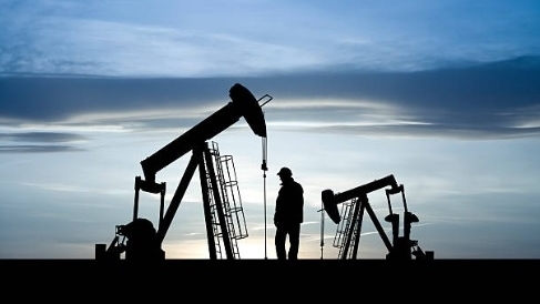 Giá xăng dầu hôm nay 18/4: Bật tăng 3%, hỗ trợ bởi hy vọng về một thỏa thuận thương mại giữa Mỹ và EU