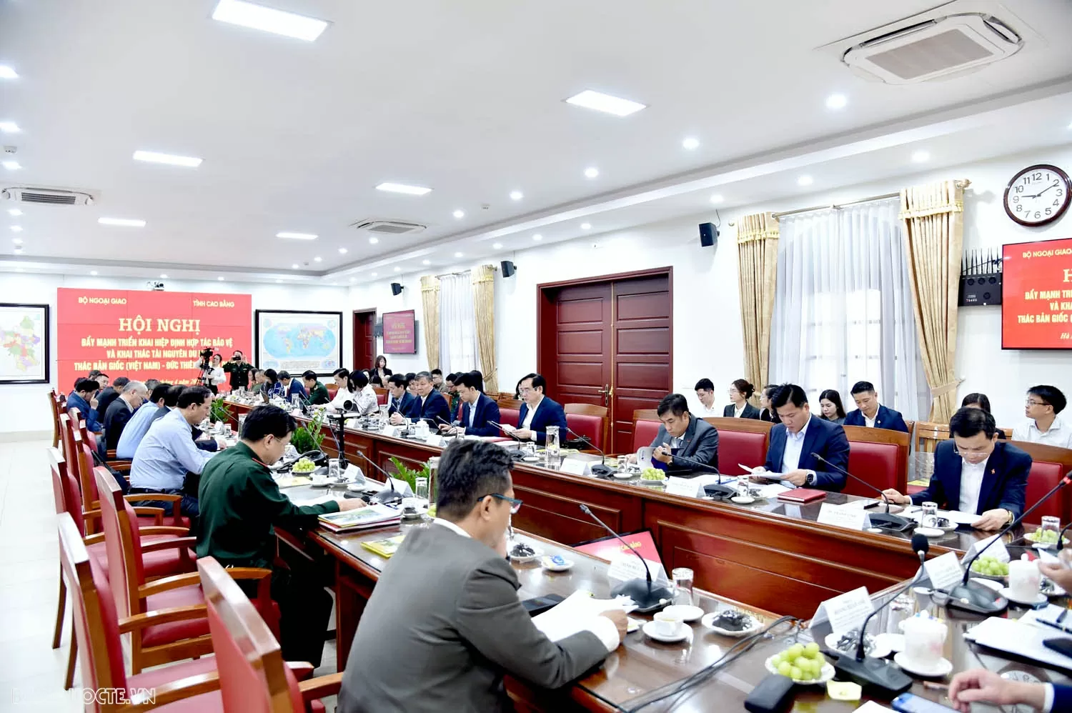 Bộ Ngoại giao và tỉnh Cao Bằng tổ chức Hội nghị đẩy mạnh triển khai Hiệp định hợp tác bảo vệ và khai thác tài nguyên du lịch thác Bản Giốc-Đức Thiên Bộ Ngoại giao và tỉnh Cao Bằng tổ chức Hội nghị đẩy mạnh triển khai Hiệp định hợp tác bảo vệ và khai thác tài nguyên du lịch thác Bản Giốc - Đức Thiên