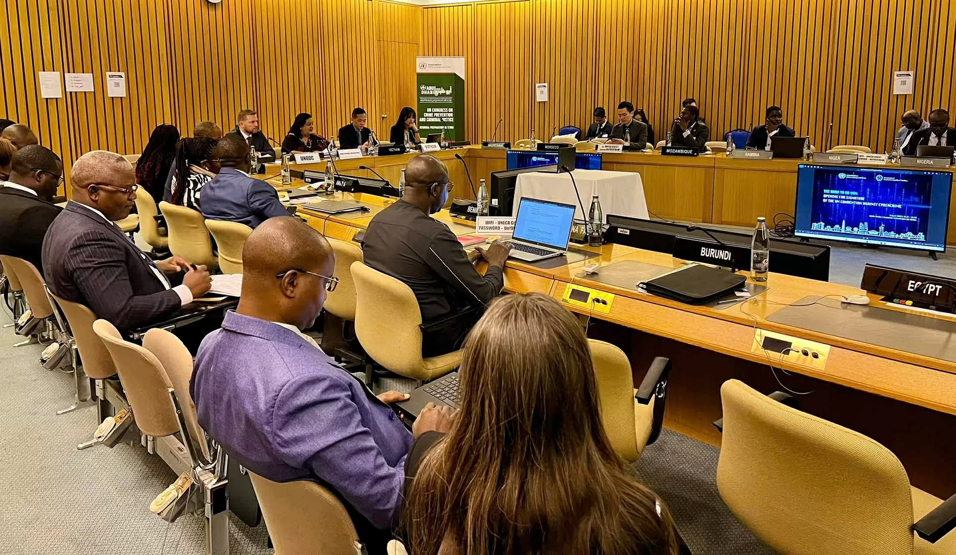 Việt Nam giới thiệu với các nước châu Phi về Lễ mở ký Công ước của Liên hợp quốc về chống tội phạm mạng Việt Nam giới thiệu với các nước châu Phi về Lễ mở ký Công ước của Liên hợp quốc về chống tội phạm mạng