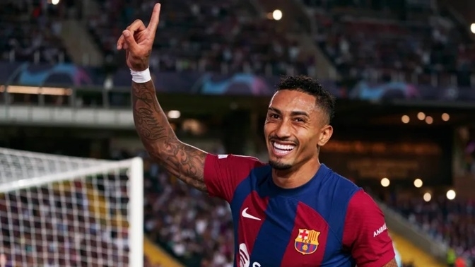 Raphinha cân bằng thành tích hiếm có của Messi