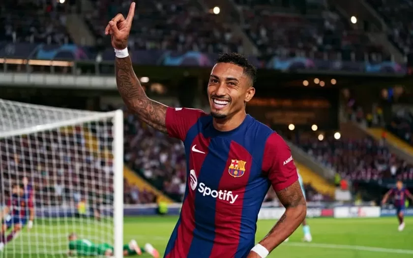 Raphinha cân bằng thành tích hiếm có của Messi