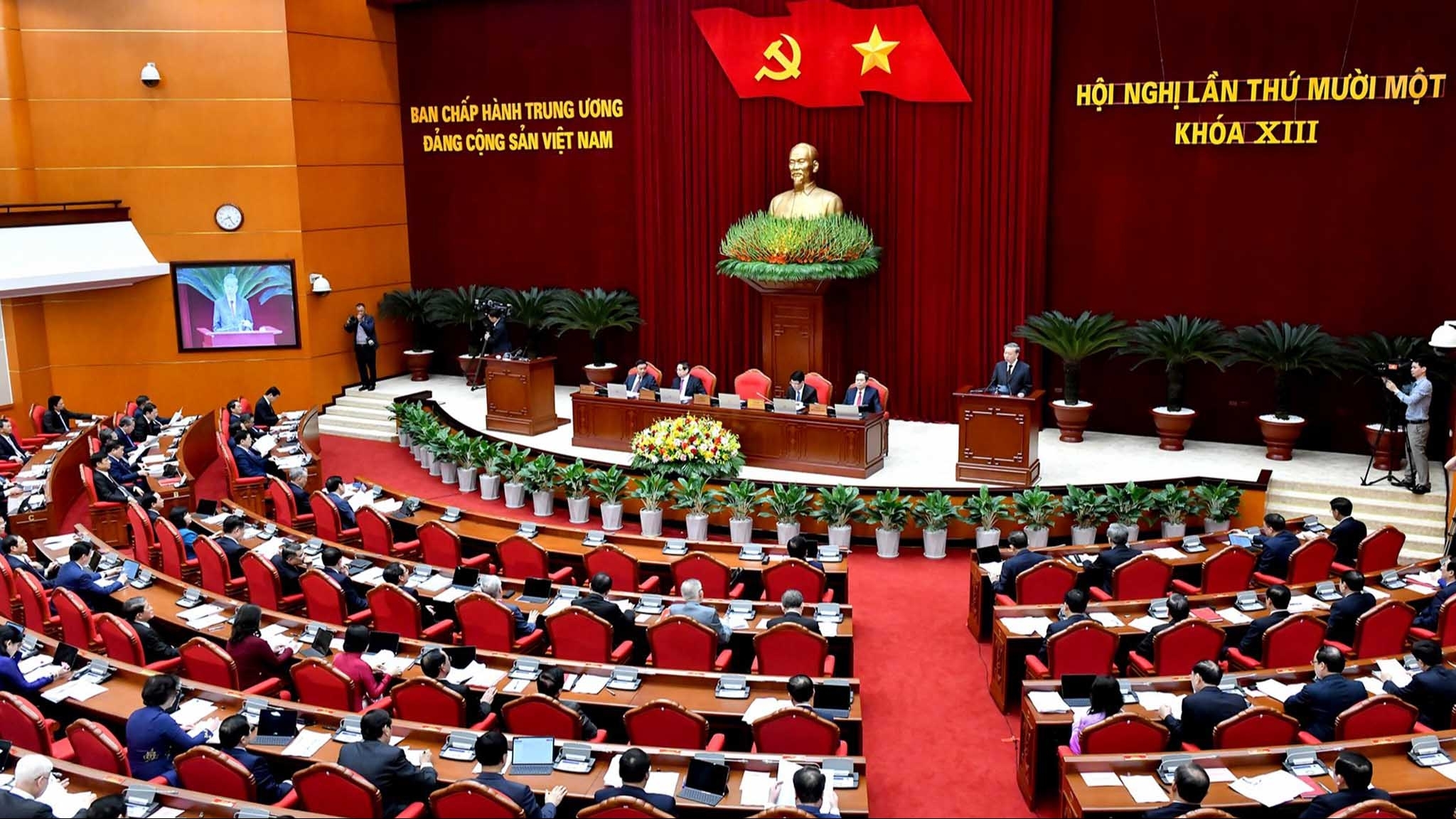 Thông cáo báo chí về ngày làm việc thứ hai của Hội nghị Trung ương 11 khóa XIII