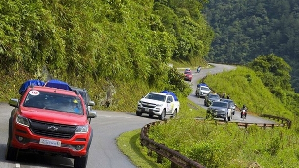 Làm thế nào phanh an toàn khi lái xe xuống dốc trên đường đèo núi