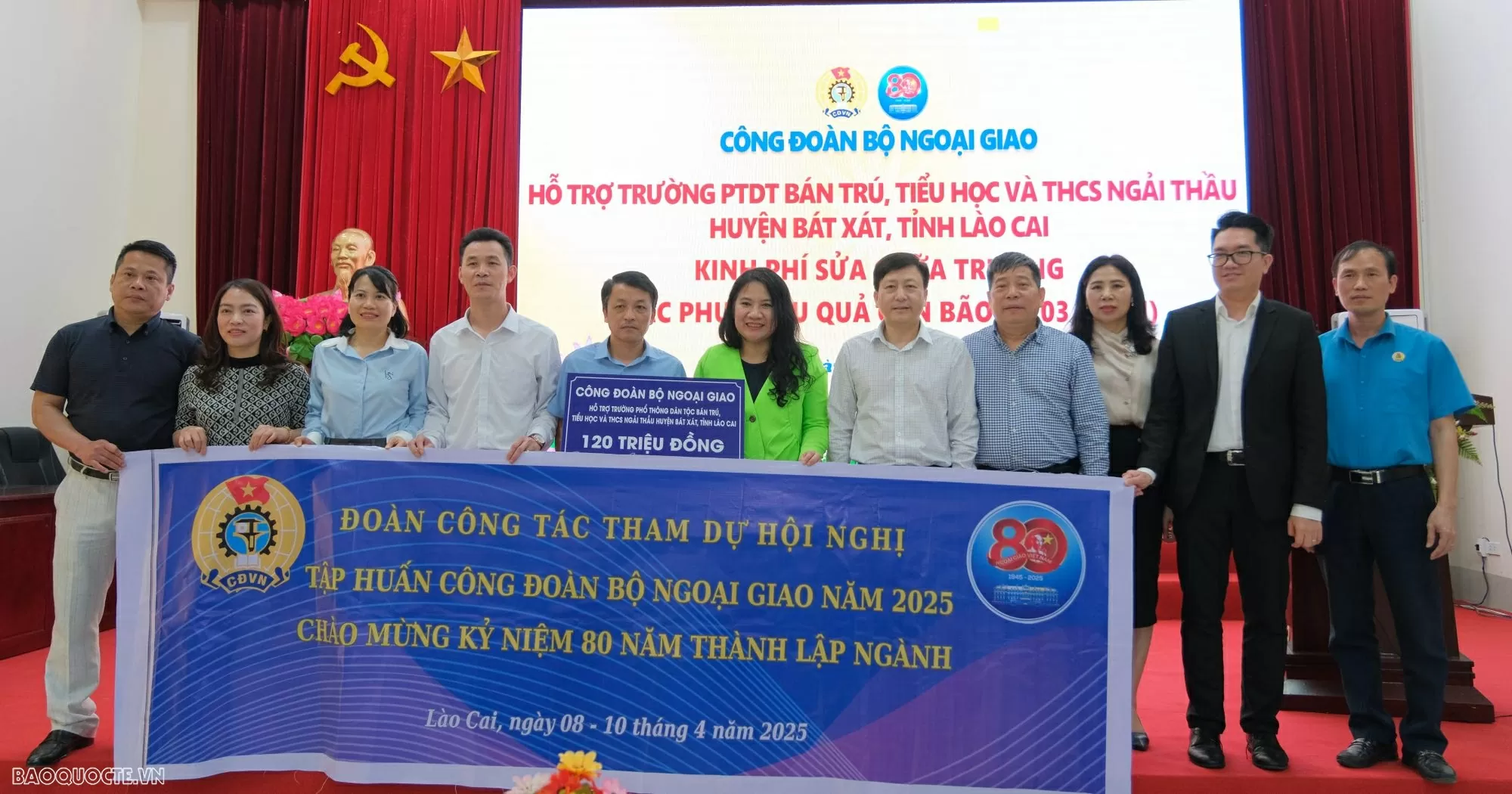 Đưa yêu thương về vùng biên cương phía Bắc của Tổ quốc Đưa yêu thương về vùng biên cương phía Bắc của Tổ quốc