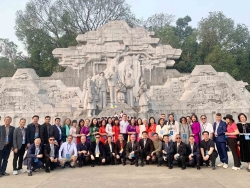 Kiều bào tìm về cội nguồn dân tộc