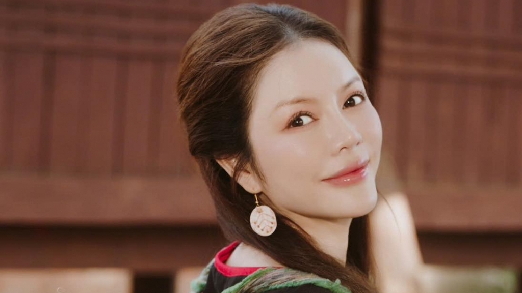 Lý Nhã Kỳ 'hóa thiếu nữ' Tây Nguyên