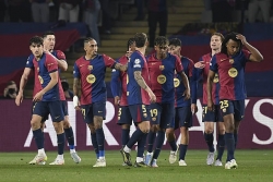 Ngả mũ trước kỷ lục bất bại và ghi bàn của Barcelona